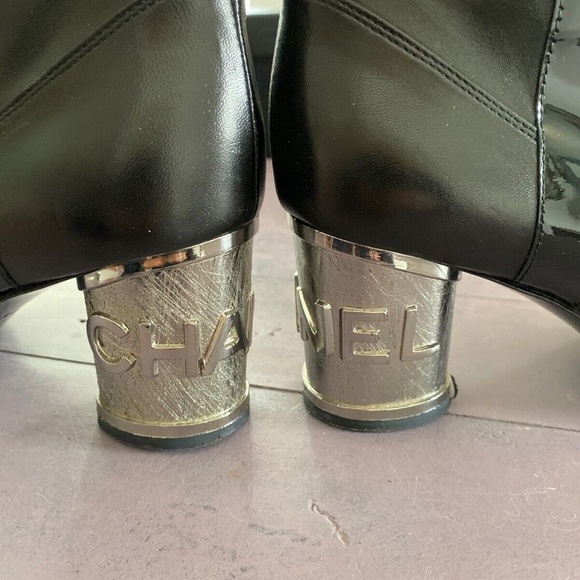 Authentic Chanel short black leather bootie size 39.5 made in Italy - Picture 11 of 14